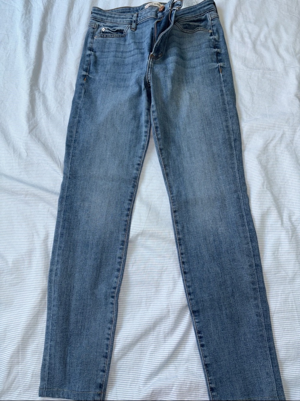 Guess High-Rise Slim Straight Jeans in Medium Blue